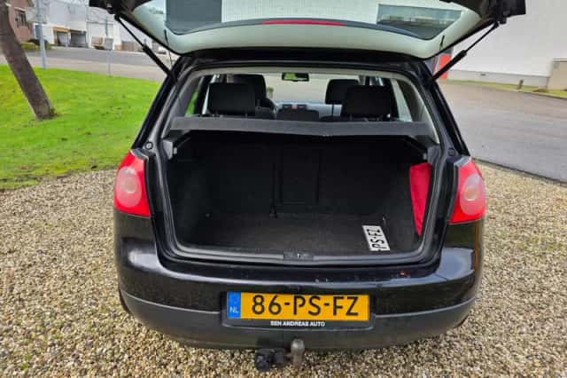 Volkswagen Golf (2004) thumbnail 4