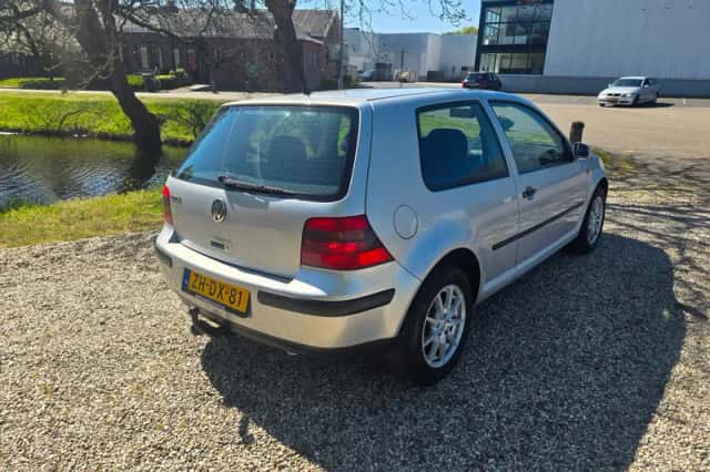 Volkswagen Golf (1999) thumbnail 3