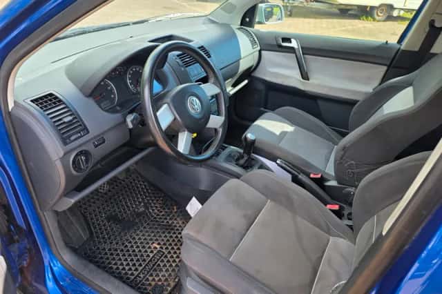 Volkswagen Polo (2004) thumbnail 2