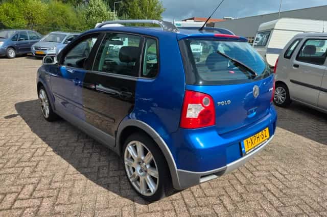 Volkswagen Polo (2004) thumbnail 3