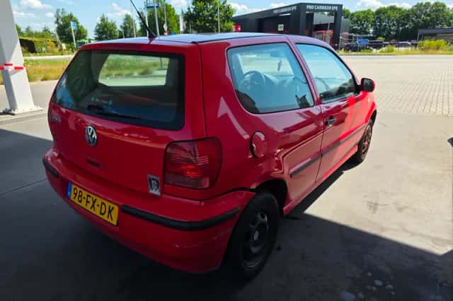 Volkswagen Polo (2000) thumbnail 5