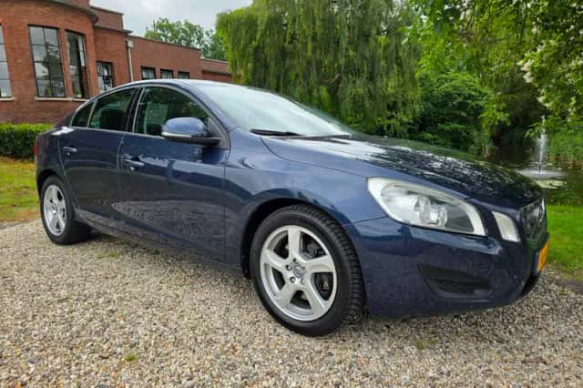 Volvo S60 (2010) thumbnail 1