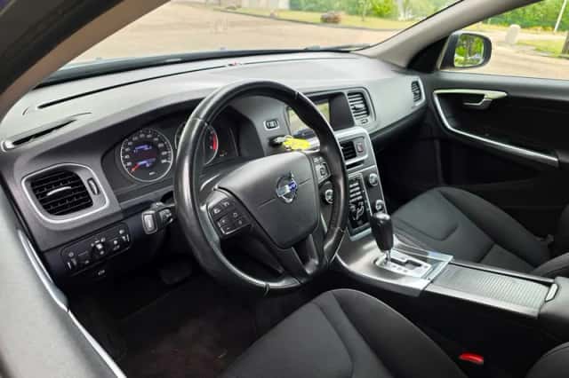 Volvo S60 (2010) thumbnail 4