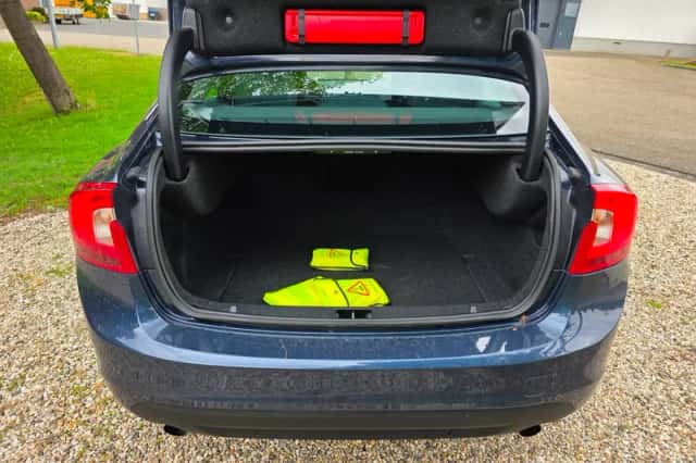 Volvo S60 (2010) thumbnail 5