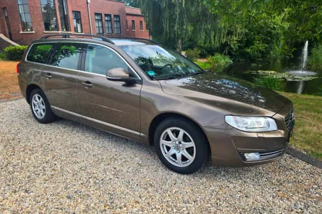 Volvo V70 (2015) thumbnail 1
