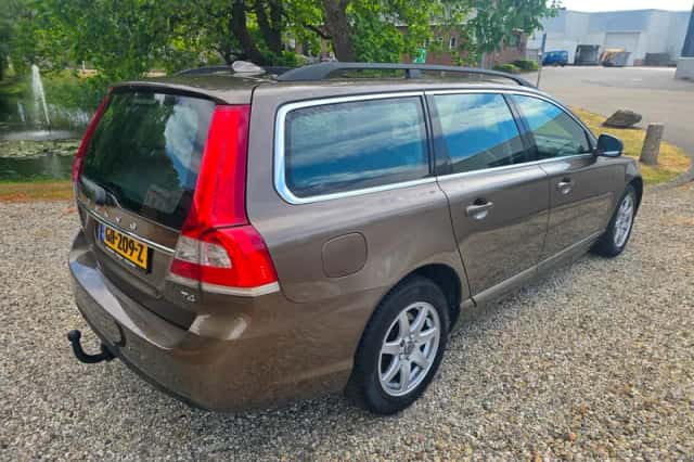 Volvo V70 (2015) thumbnail 3