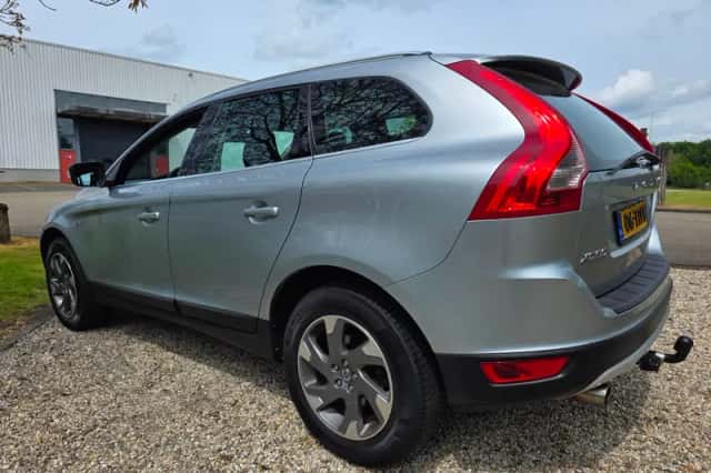 Volvo XC60 (2012) thumbnail 3