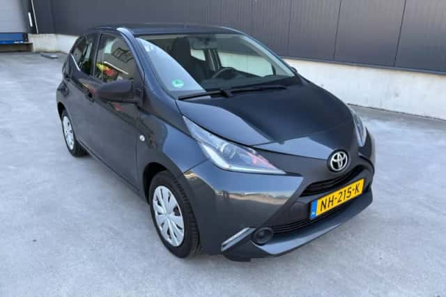 Toyota Aygo (2017) thumbnail 1