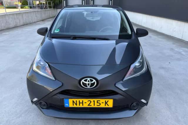 Toyota Aygo (2017) thumbnail 2