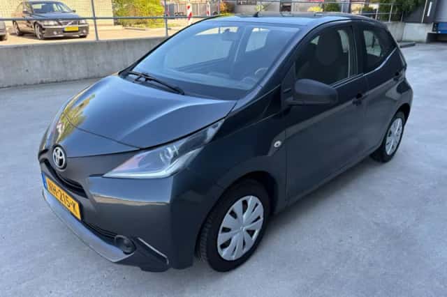 Toyota Aygo (2017) thumbnail 3