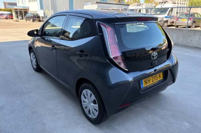 Toyota Aygo (2017) thumbnail 4