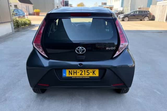 Toyota Aygo (2017) thumbnail 5