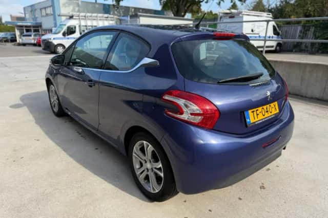 Peugeot 208 (2012) thumbnail 4