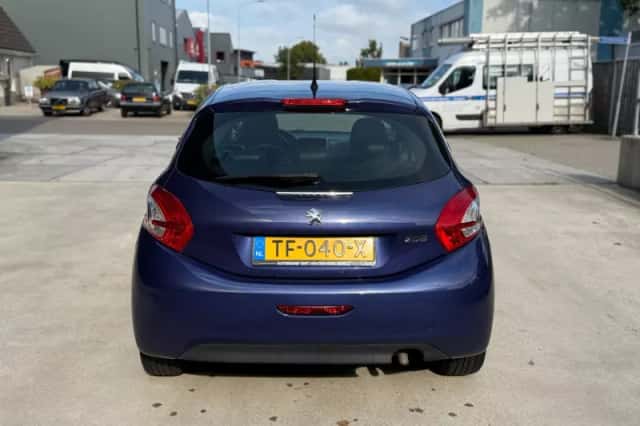 Peugeot 208 (2012) thumbnail 5