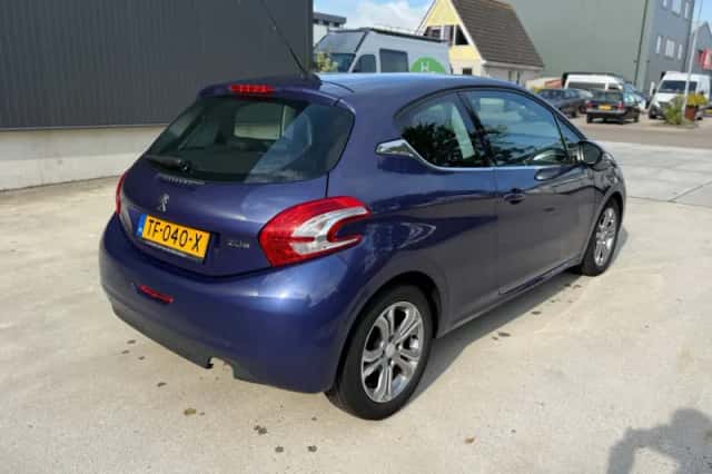 Peugeot 208 (2012) thumbnail 6