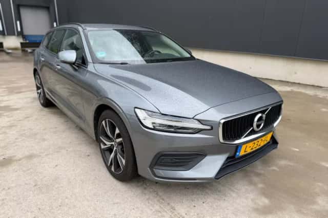 Volvo V60 (2021) thumbnail 1
