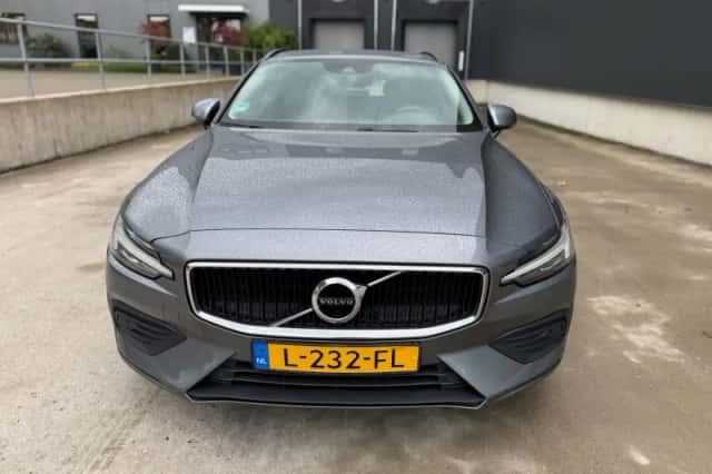 Volvo V60 (2021) thumbnail 2