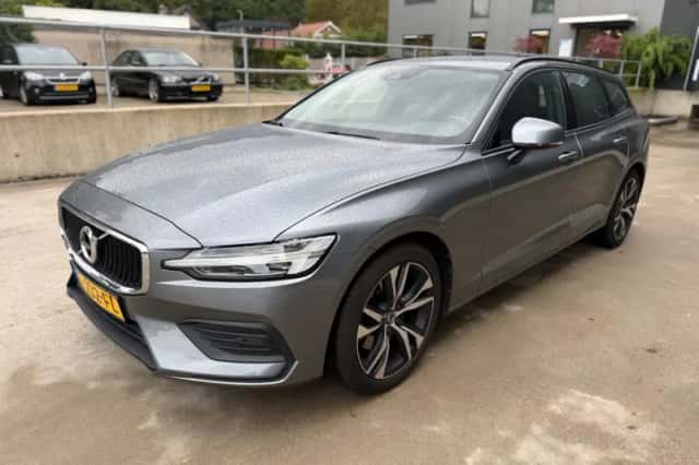 Volvo V60 (2021) thumbnail 3