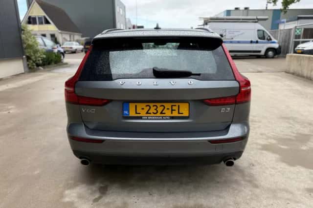 Volvo V60 (2021) thumbnail 5