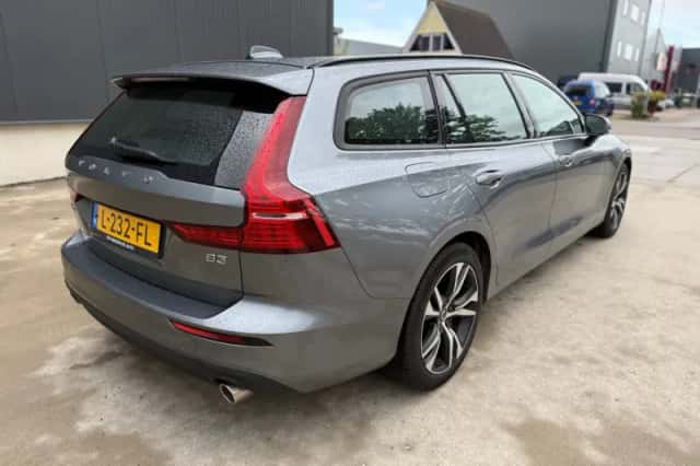 Volvo V60 (2021) thumbnail 6