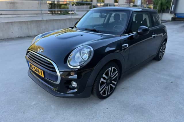 MINI Cooper (2017) thumbnail 3