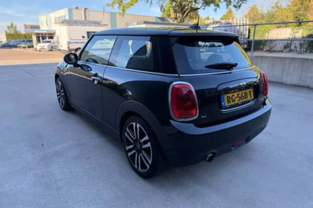 MINI Cooper (2017) thumbnail 4