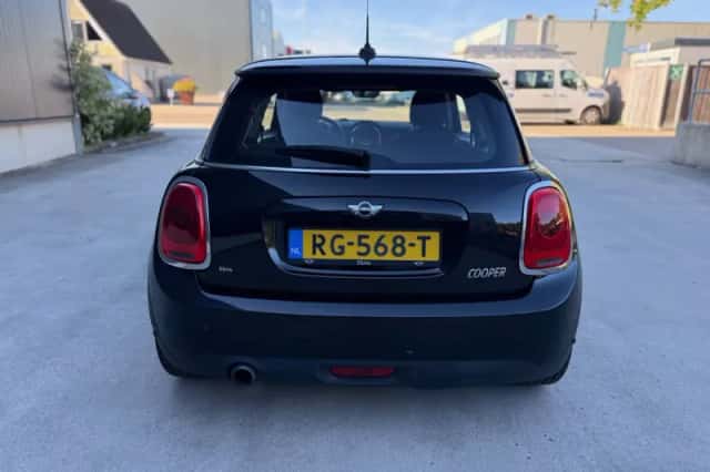 MINI Cooper (2017) thumbnail 5