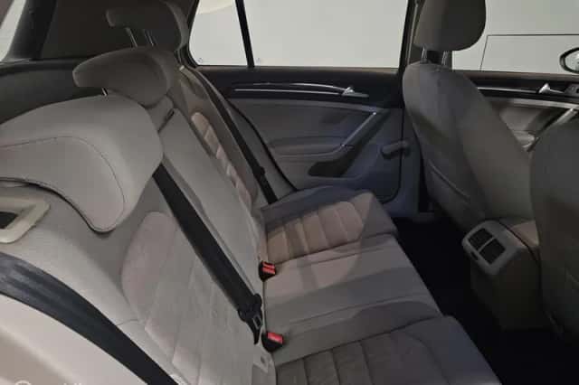 Volkswagen Golf (2013) thumbnail 4