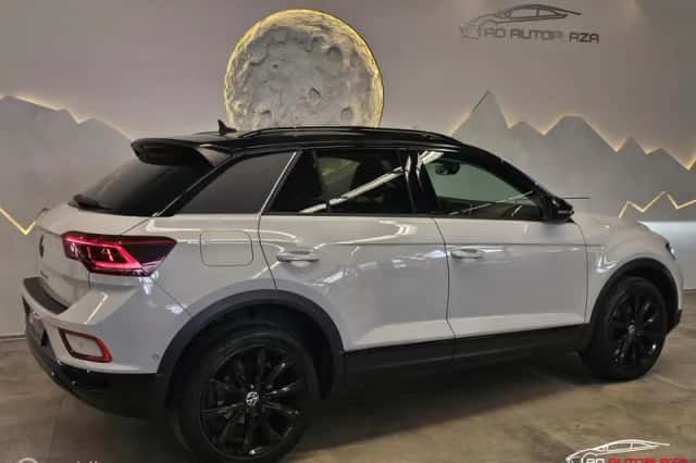 Volkswagen T-Roc (2022) thumbnail 2