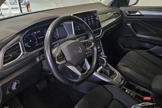 Volkswagen T-Roc (2022) thumbnail 3