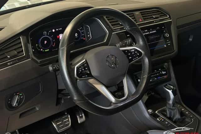 Volkswagen Tiguan (2022) thumbnail 3