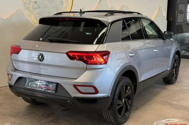 Volkswagen T-Roc (2022) thumbnail 2