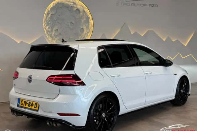 Volkswagen Golf (2019) thumbnail 2