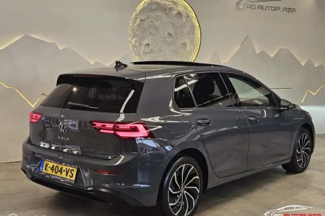 Volkswagen Golf (2020) thumbnail 2