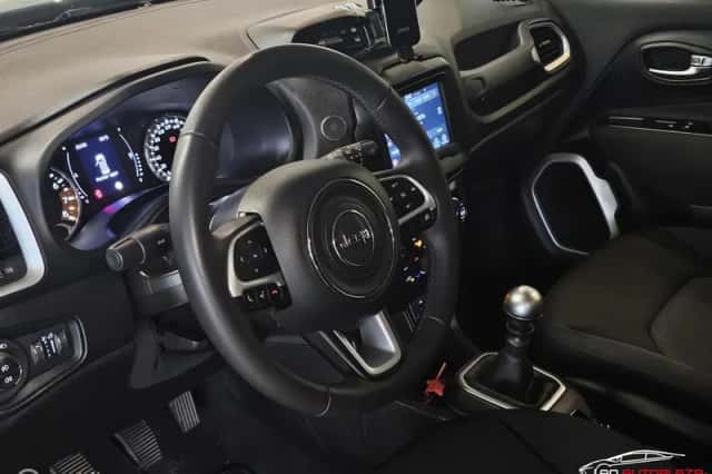Jeep Renegade (2020) thumbnail 3