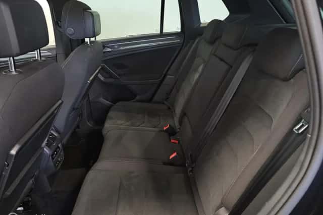 Volkswagen Tiguan (2018) thumbnail 4