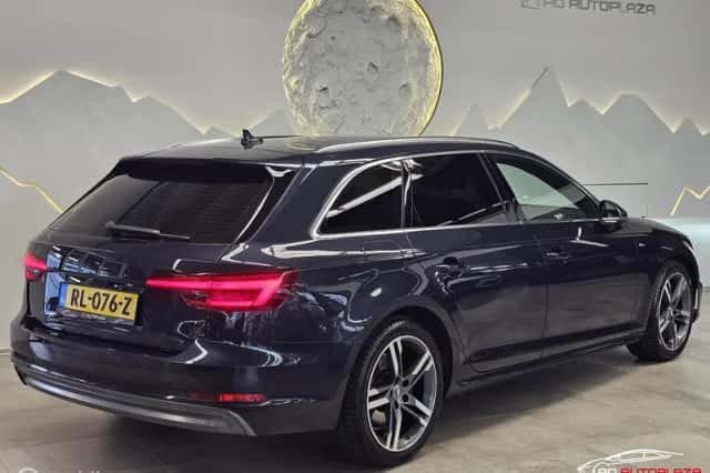 Audi A4 (2018) thumbnail 2