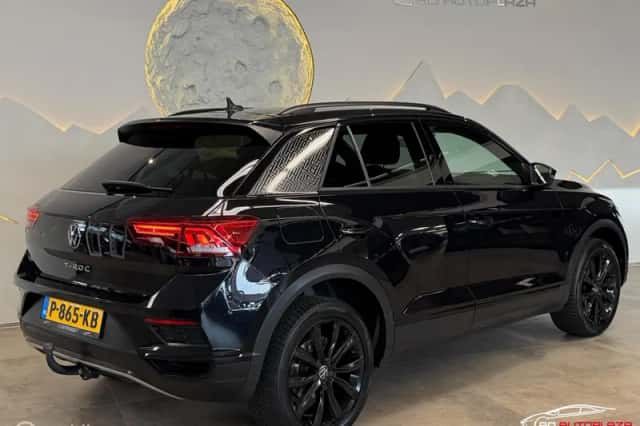Volkswagen T-Roc (2022) thumbnail 2