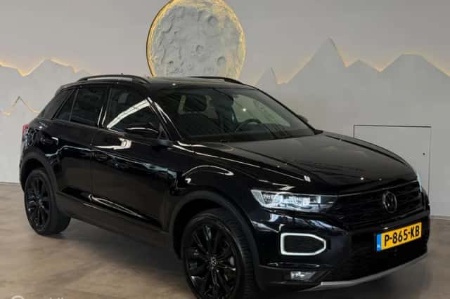 Volkswagen T-Roc (2022) thumbnail 4
