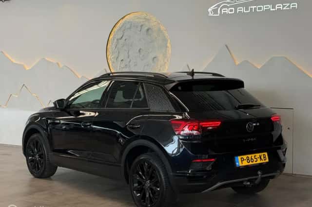 Volkswagen T-Roc (2022) thumbnail 5