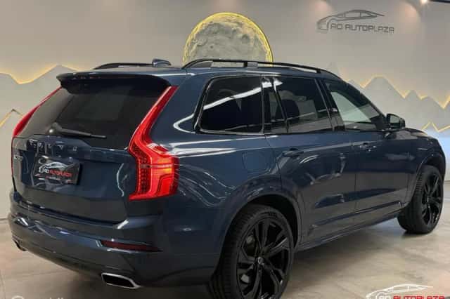 Volvo XC90 (2017) thumbnail 2