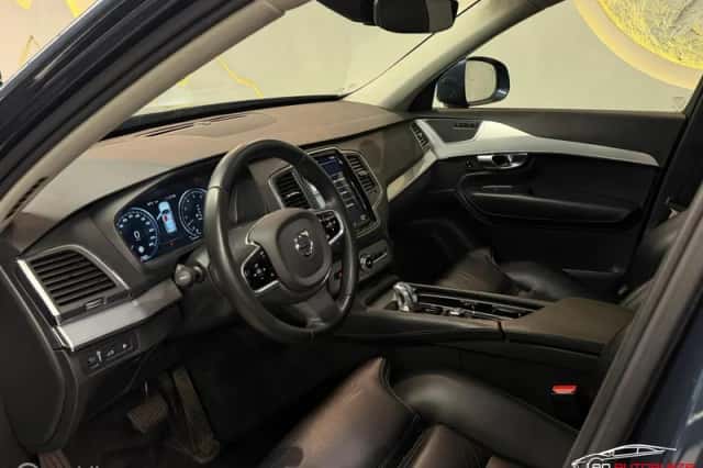 Volvo XC90 (2017) thumbnail 3