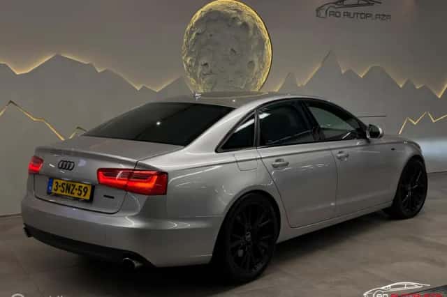 Audi A6 (2013) thumbnail 2