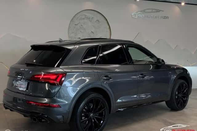 Audi Q5 (2022) thumbnail 2