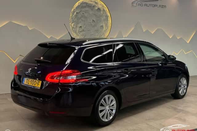 Peugeot 308 (2018) thumbnail 2