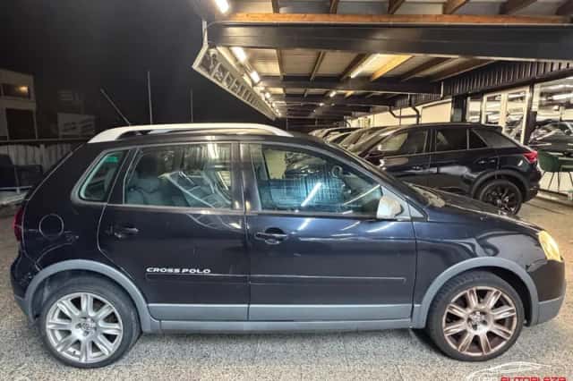 Volkswagen Polo (2006) thumbnail 2