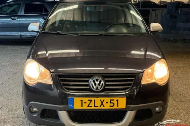 Volkswagen Polo (2006) thumbnail 3