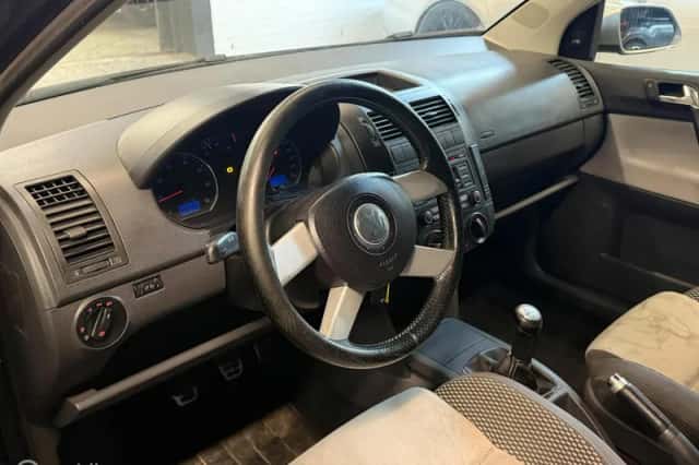 Volkswagen Polo (2006) thumbnail 5