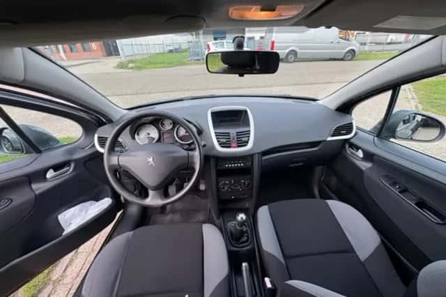 Peugeot 207 (2009) thumbnail 6