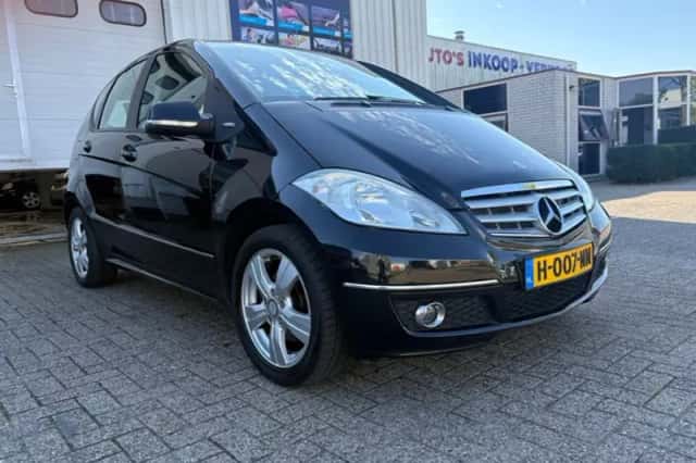 Mercedes-Benz A-Klasse (2011) thumbnail 2